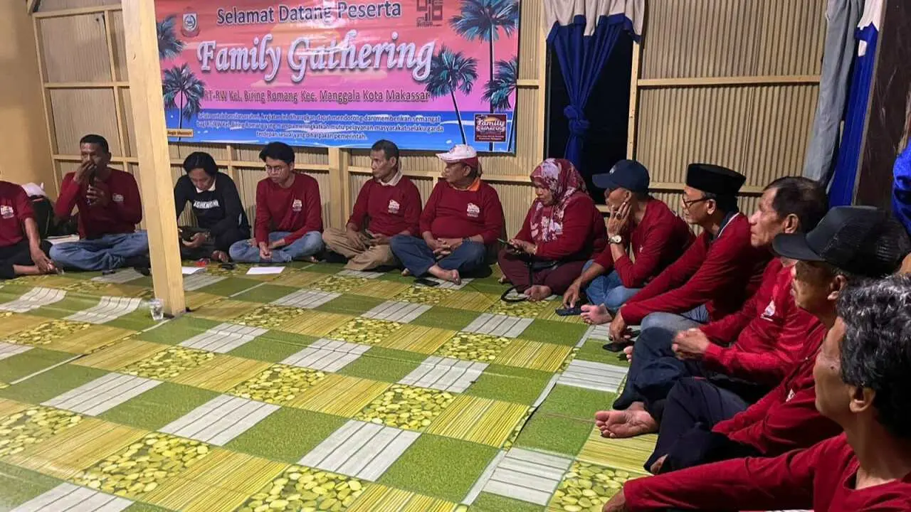 rt/rw-kelurahan-biring-romang-awali-tahun-2024-dengan-family-gathering