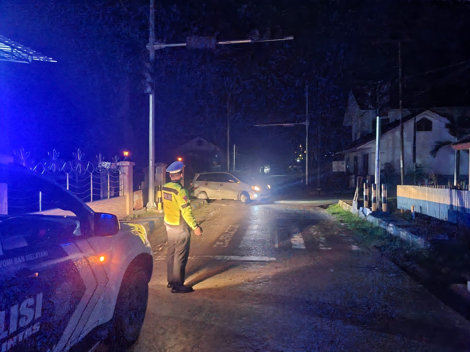 jaga-keamanan-dimalam-hari,-satlantas-polres-mamasa-laksanakan-patroli-blue-light