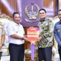 pj-gubernur-sulsel,-serahkan-unit-armada-damkar-kepada-pemkab-barru