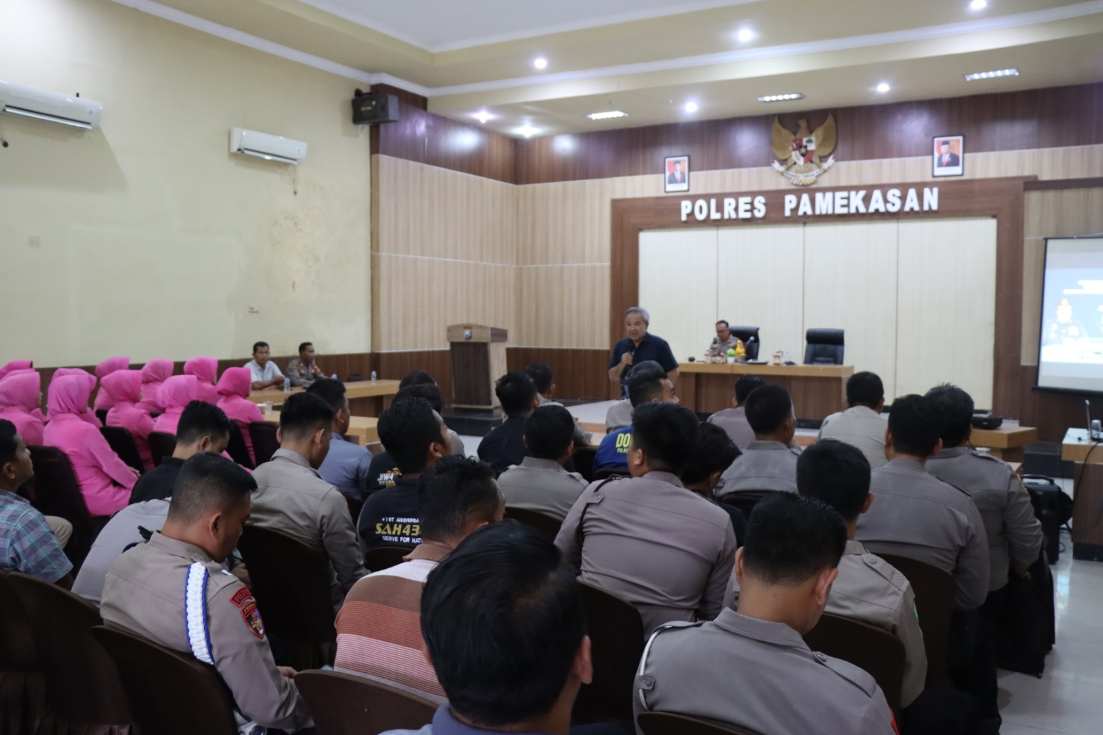 polres-pamekasan-gelar-the-power-of-silaturrahmi-sharing-komunikasi-dan-motivasi