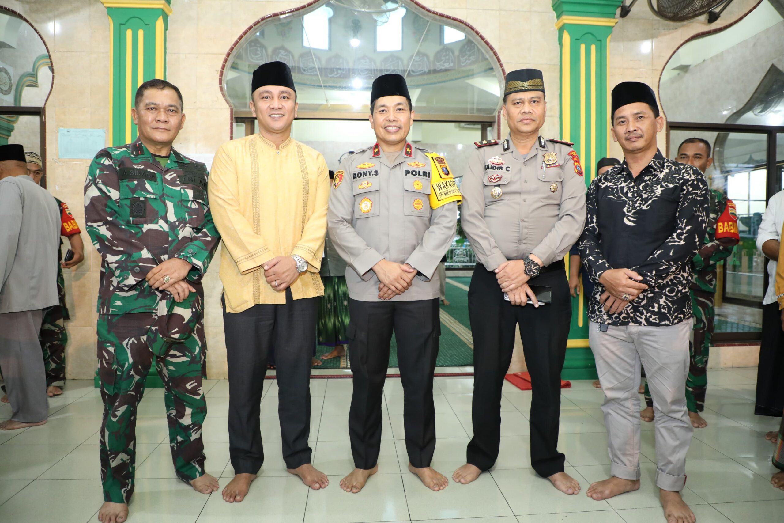 cooling-system-pemilu-damai-tahun-2024,-kapolsek-patumbak-dampingi-waka-polda-sumut-safari-subuh