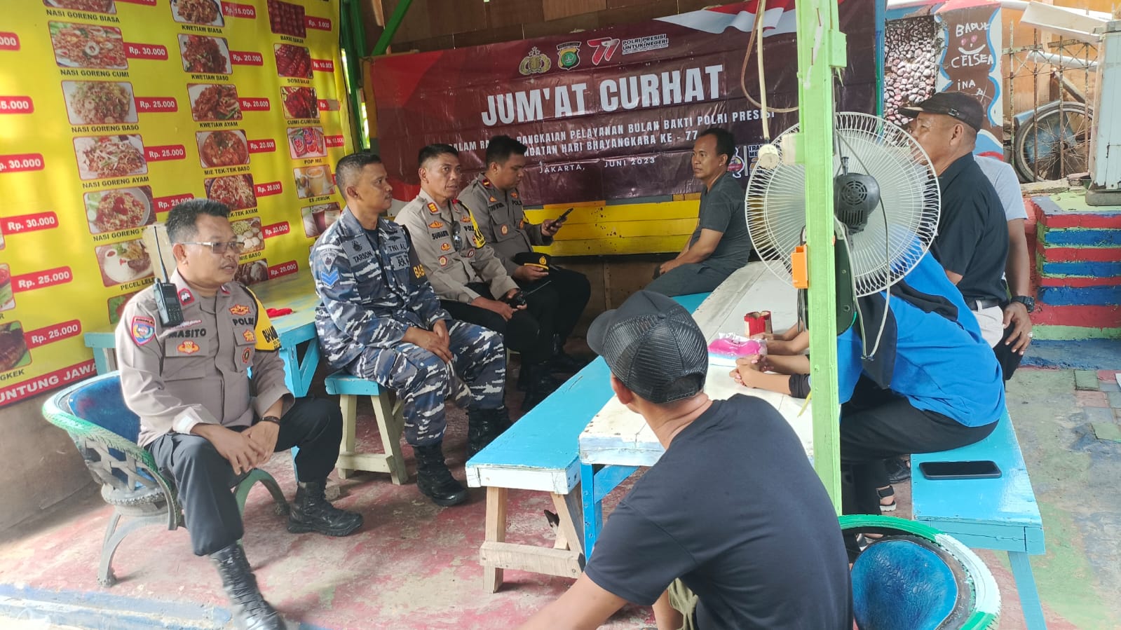 kapolsek-kepulauan-seribu-selatan-giat-jumat-curhat-di-pulau-untung-jawa:-masyarakat-harapkan-pelayanan-yang-ramah-dan-keamanan-terjamin