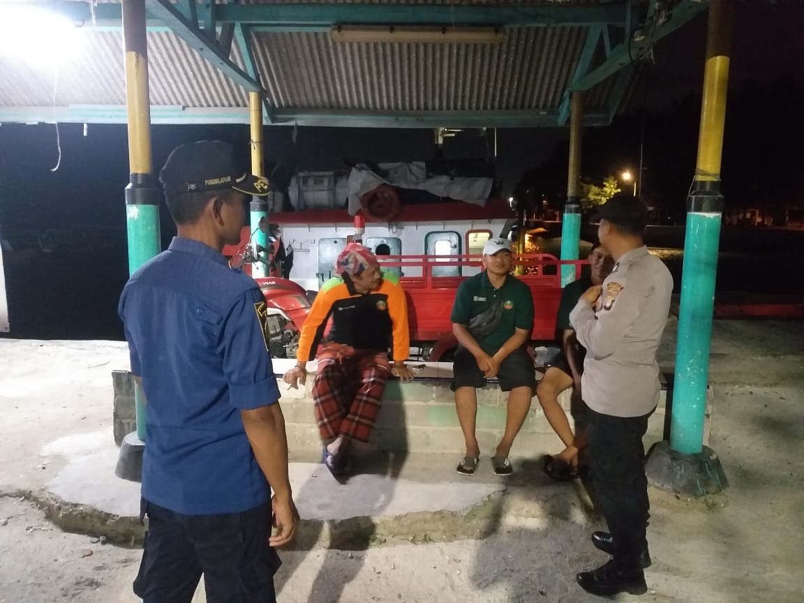 polsek-kepulauan-seribu-selatan-giat-patroli-dialogis-malam-dan-sambang-himbau-keselamatan-wisatawan-serta-sukseskan-pemilu-2024