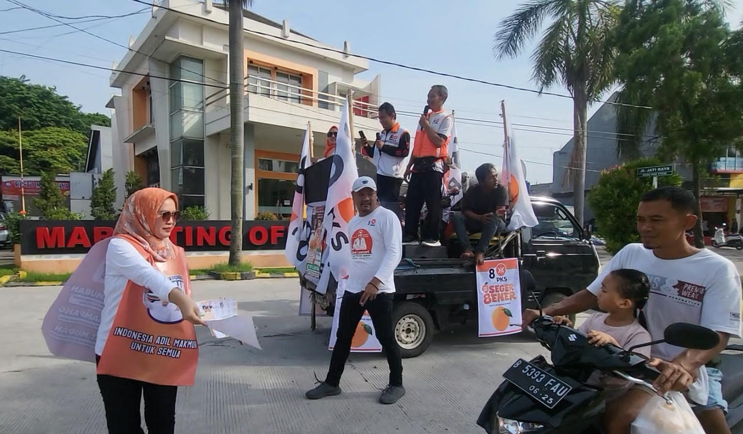 caleg-pks-teti-lestari-sukses-menggerakkan-flashmob-kampanye-di-cikarang-barat