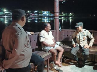 Patroli Malam Dialogis Polsek Kepulauan Seribu Utara di Pulau Harapan Antisipasi Kenakalan Remaja