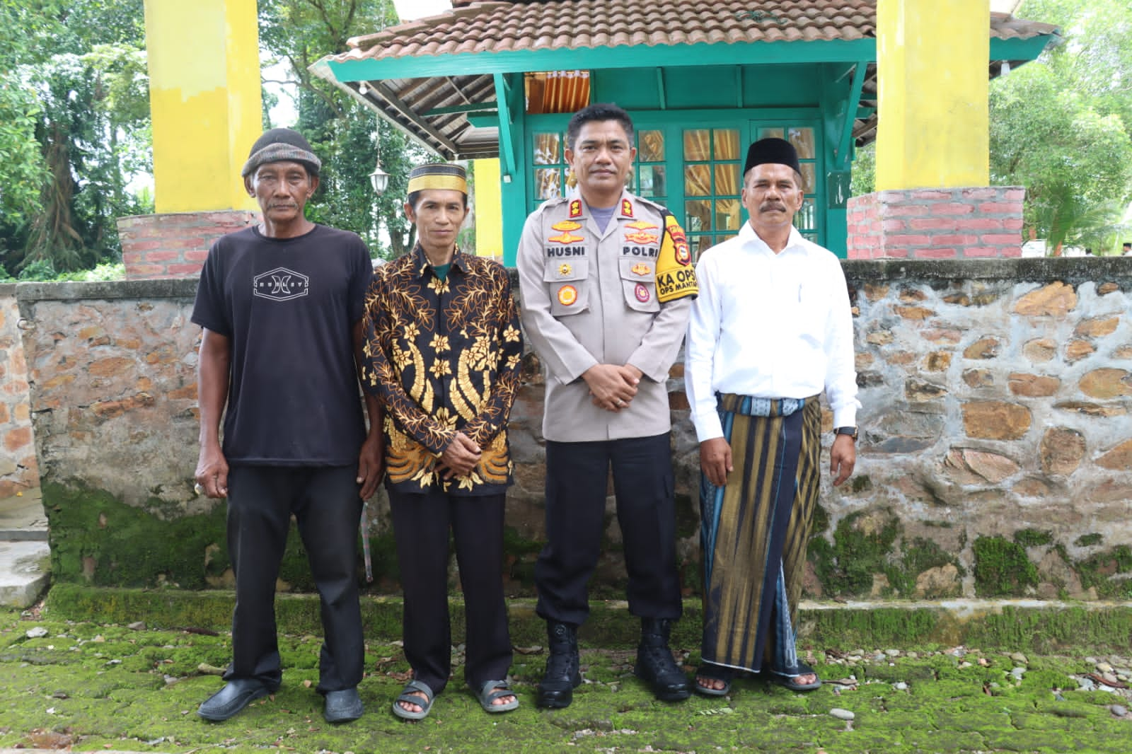 seminggu-tugas-di-bumi-lamaranginang,-kapolres-luwu-utara-akbp-muh.husni-mappatabe,-ke-makam-datuk-pattimang