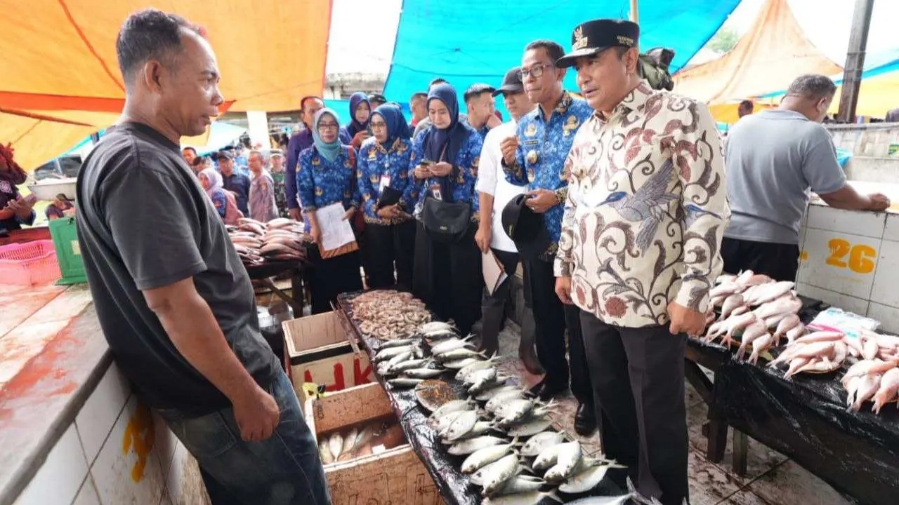 pj-gubernur-sulsel-pastikan-stok-harga-kebutuhan-pokok-di-takalar-stabil