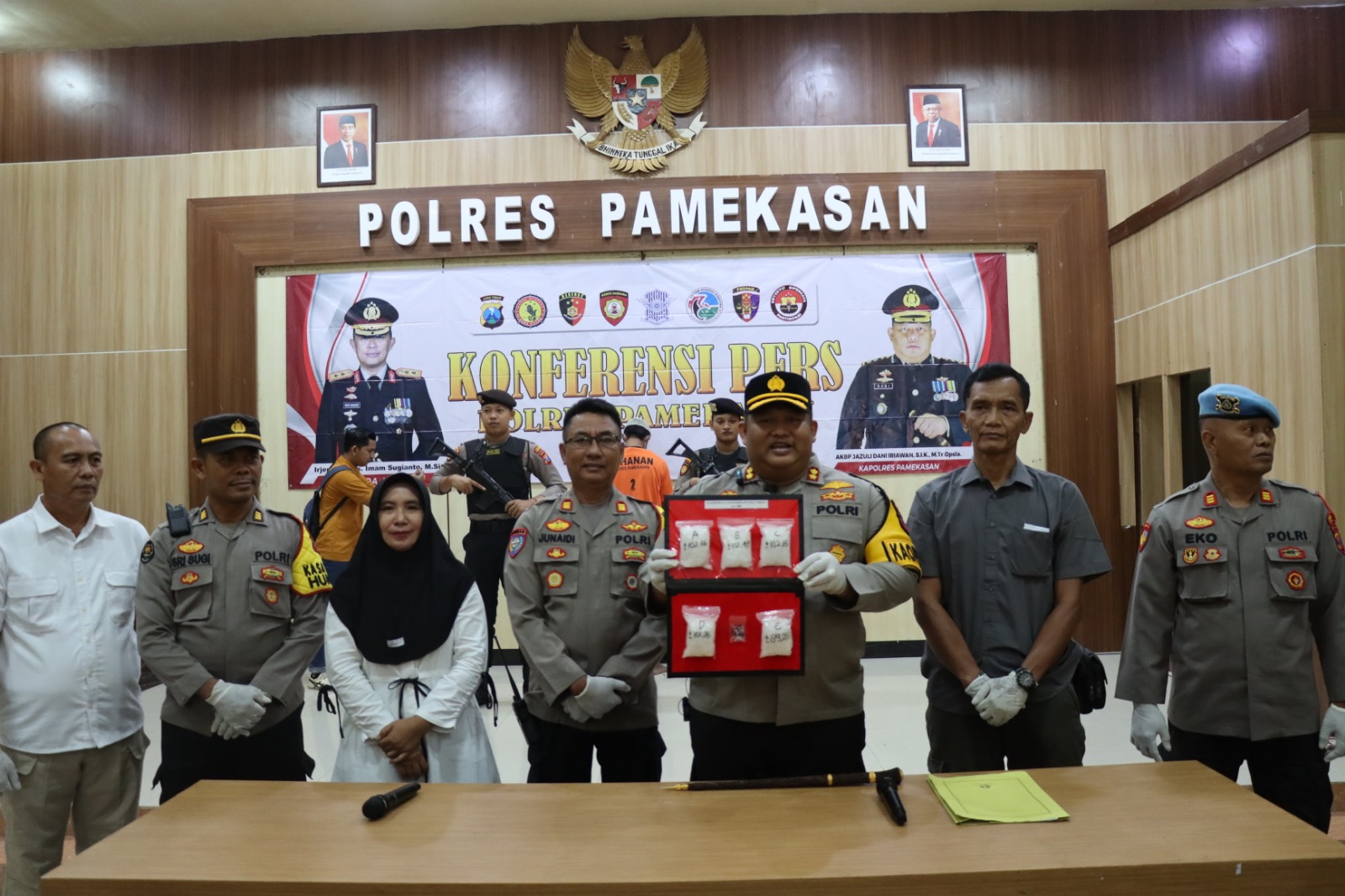 polres-pamekasan-berhasil-mengamankan-in-(46)-jaringan-narkoba-antar-pulau-dengan-bb-498,88-gram-sabu