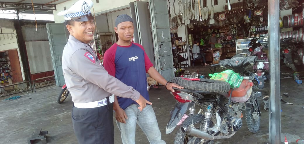 sosialisasi-larangan-knalpot-brong-satlantas-polres-luwu-utara-lakukan-kunjungan-ke-toko-dan-bengkel-sepeda-motor-rappang