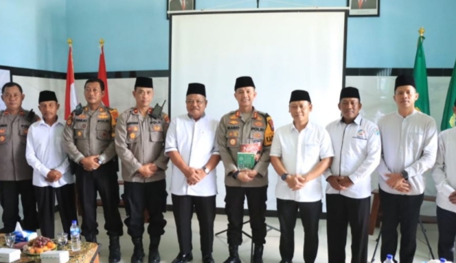 dalam-rangka-deklarasi-pemilu-damai-kapolres-bojonegoro-ajak-masyarakat-menjaga-kondusivitas