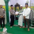 kasat-binmas-polrestabes-medan-safari-subuh-dan-beri-bantuan-sembako-di-mesjid-miftahul-jannah