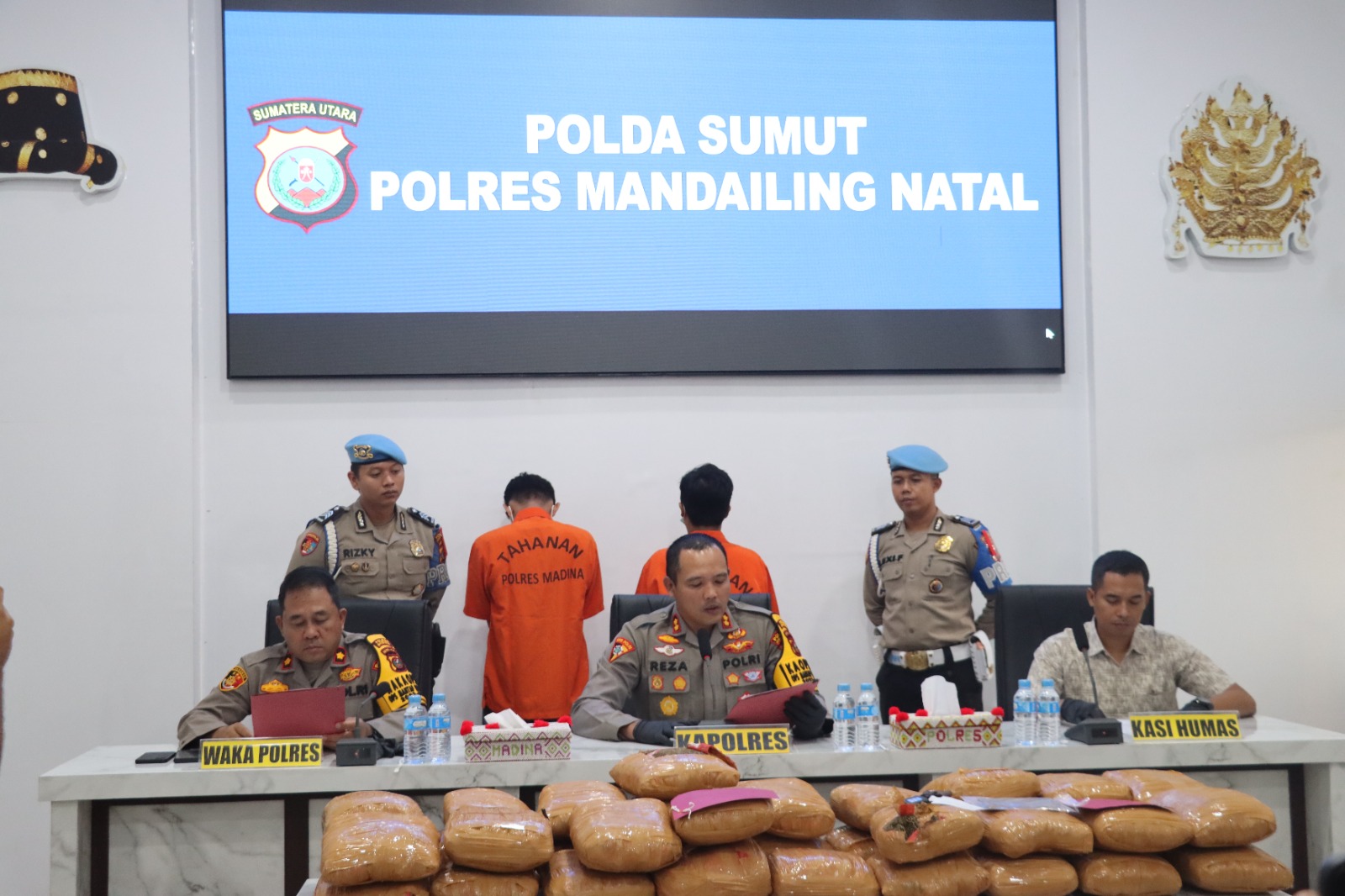 polres-madina-ungkap-kasus-narkoba-:-dua-tersangka-dan-116-kilo-ganja-diamankan