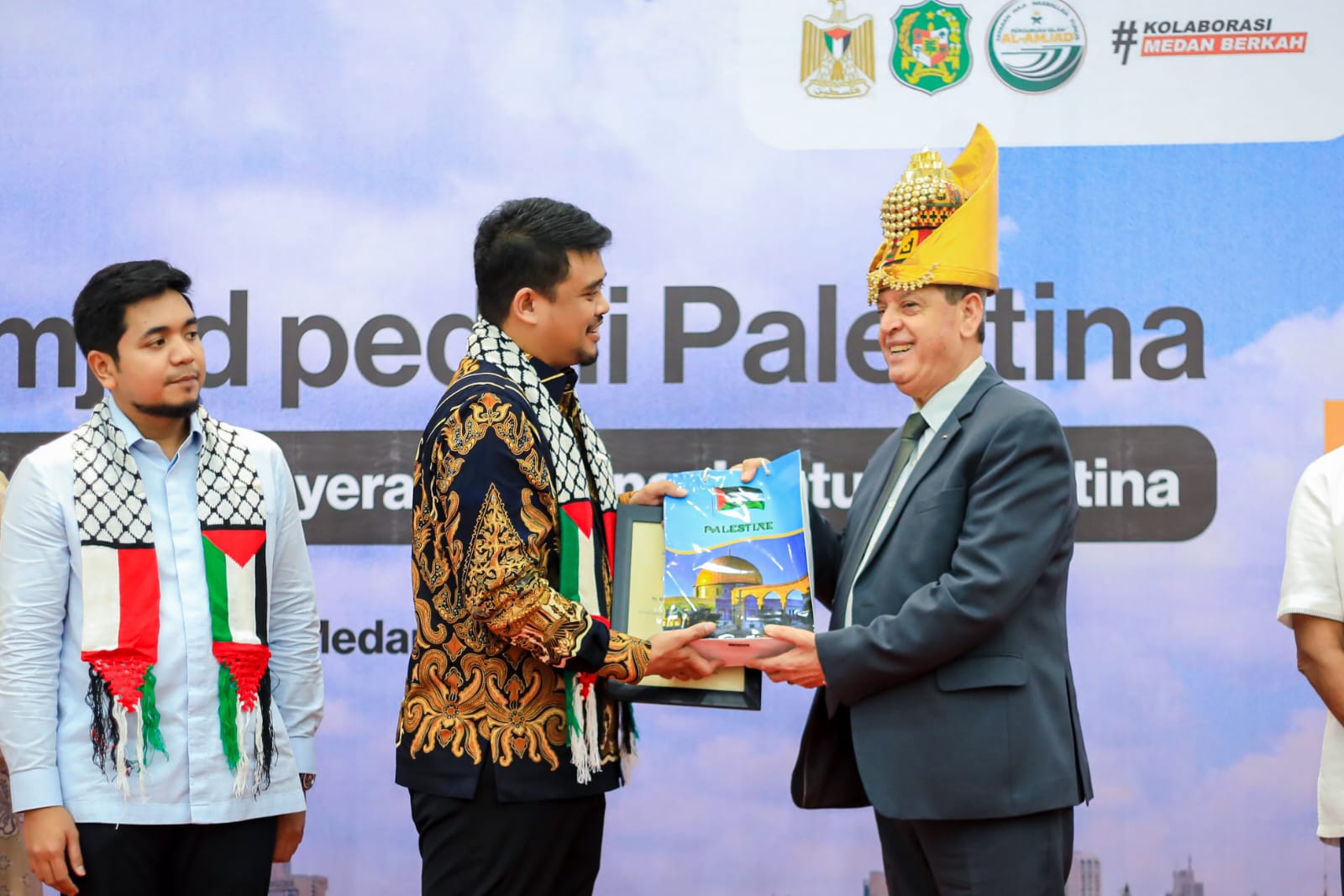 bobby-nasution-serahkan-donasi-rp-1-milyar-:-semoga-jadi-kekuatan-untuk-palestina-mencapai-kemerdekaan