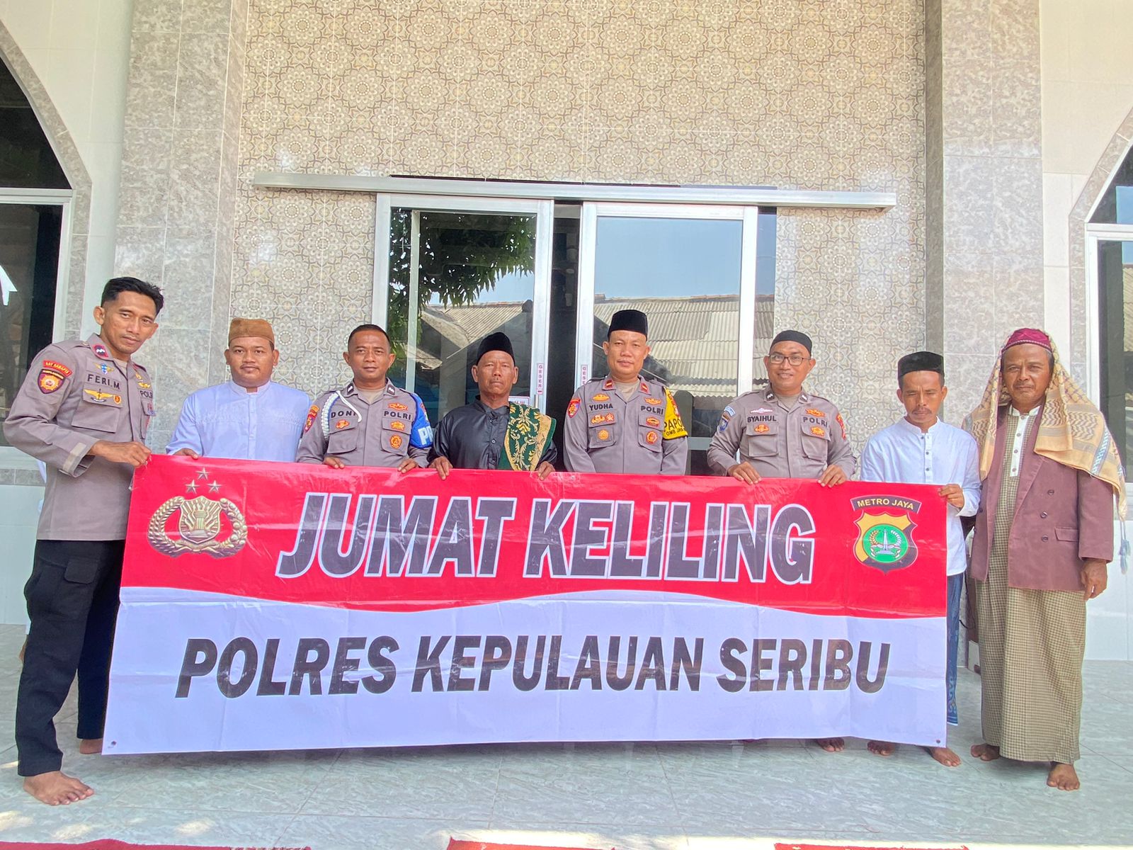 bhabinkamtibmas-pulau-tidung-ajak-warga-mantapkan-giat-coling-system-dalam-acara-jum’at-keliling-polres-kepulauan-seribu