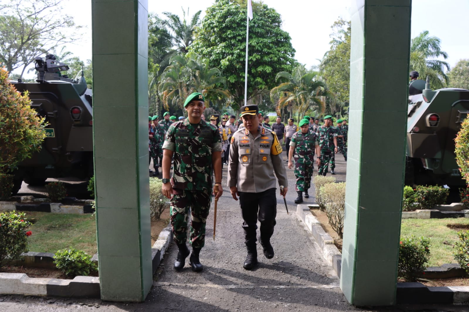 jalin-silaturahmi,-kapolresta-deli-serdang-berkunjung-ke-markas-batalyon-infanteri-121/mk