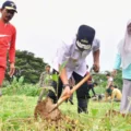 olahraga-di-gor-sudiang,-barisan-muda-putra-pongka-tanam-sukun-bareng-pj-gubernur-sulsel