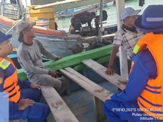 Team Patroli Satpolair Polres Kepulauan Seribu Menjalankan Giat Patroli Laut Dialogis di Pulau Untung Jawa