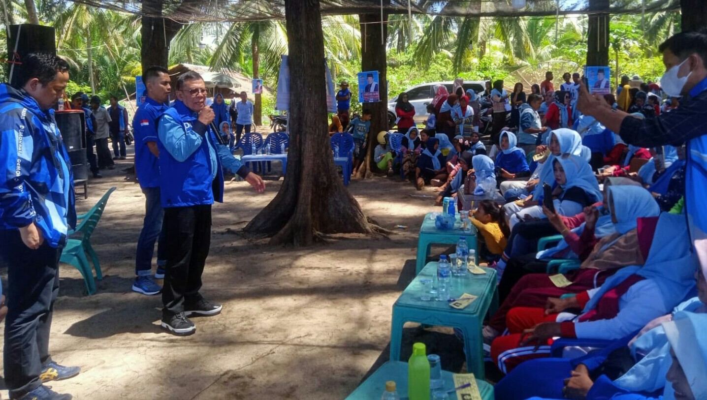 darizal-basir-disambut-masyarakat-dengan-antusias-di-pantai-ujuang-bantiang-dan-batu-hampar,-kampanye-terbuka