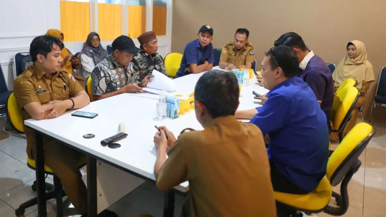 komisi-i-dprd-bone-studi-tiru-ke-dinas-kominfo-makassar