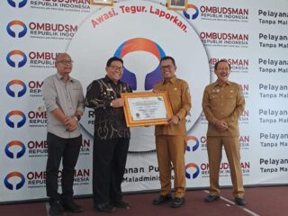 pemkab-toba-raih-penghargaan-dari-ombudsman-ri