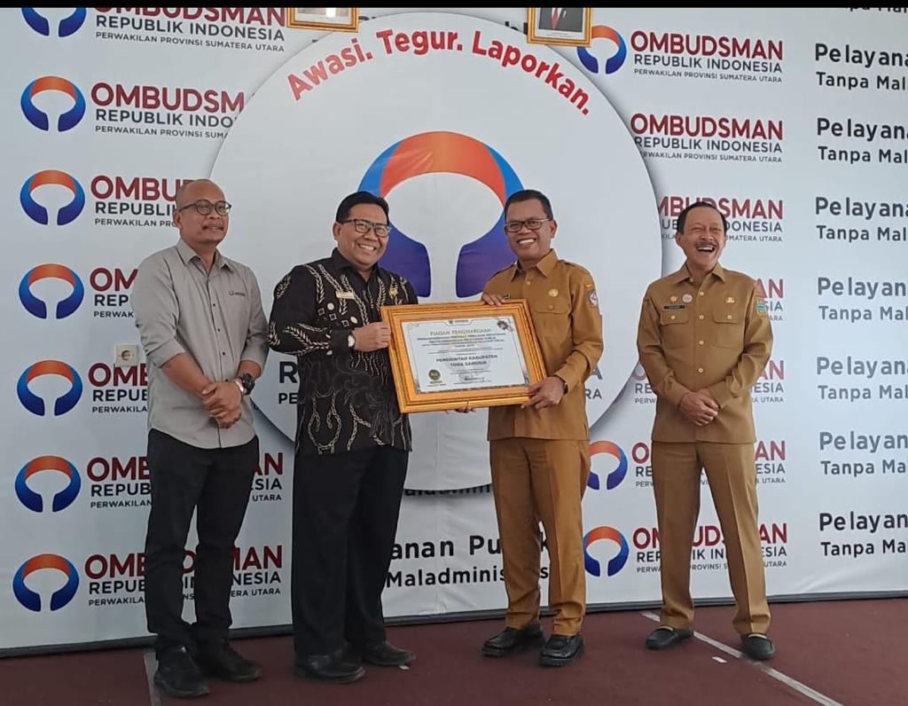 pemkab-toba-raih-penghargaan-dari-ombudsman-ri