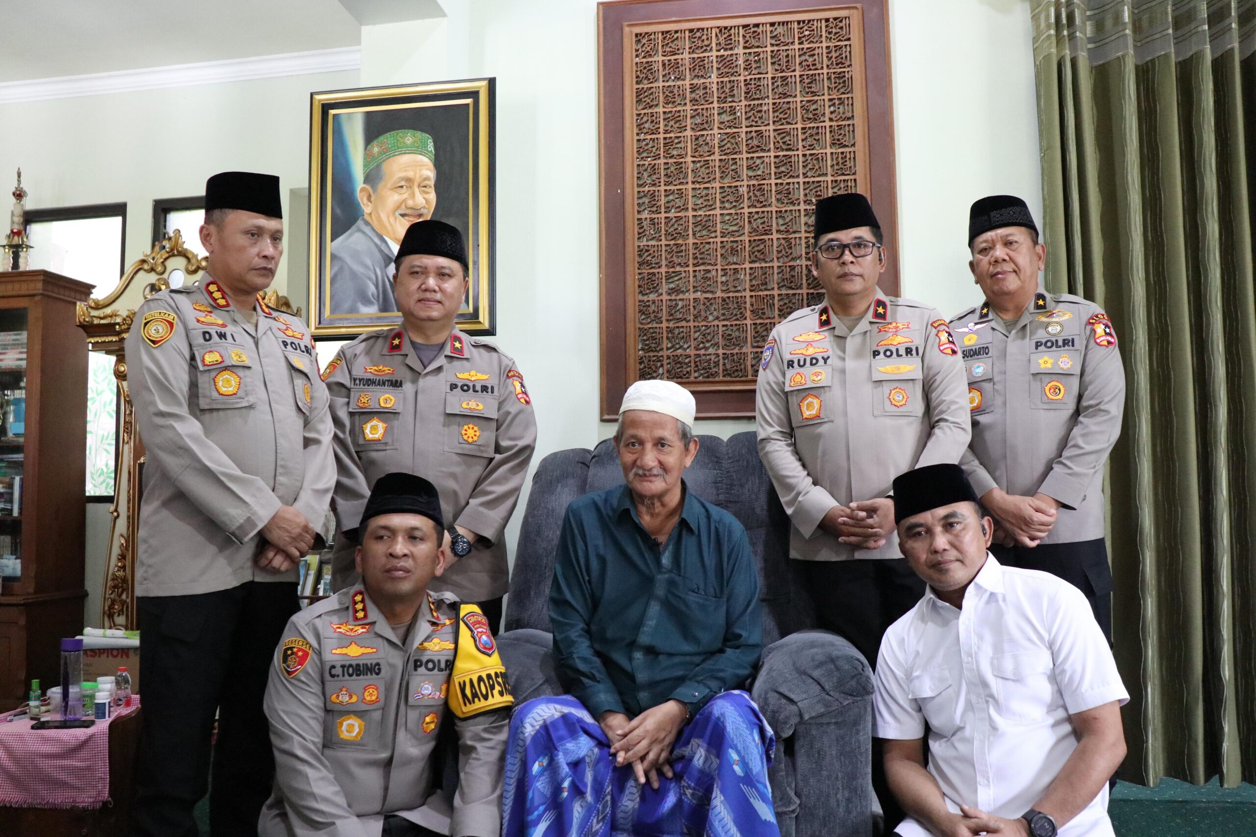 ops-ncs-polri-kunjungi-ponpes-bumi-shalawat-sidoarjo,-gus-ali-doakan-pemilu-aman-dan-damai