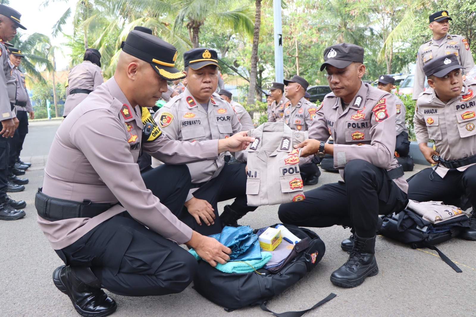 kapolres-kepulauan-seribu-pimpin-apel-pengecekan-kesiapan-personel-pengamanan-tps-pemilu-2024