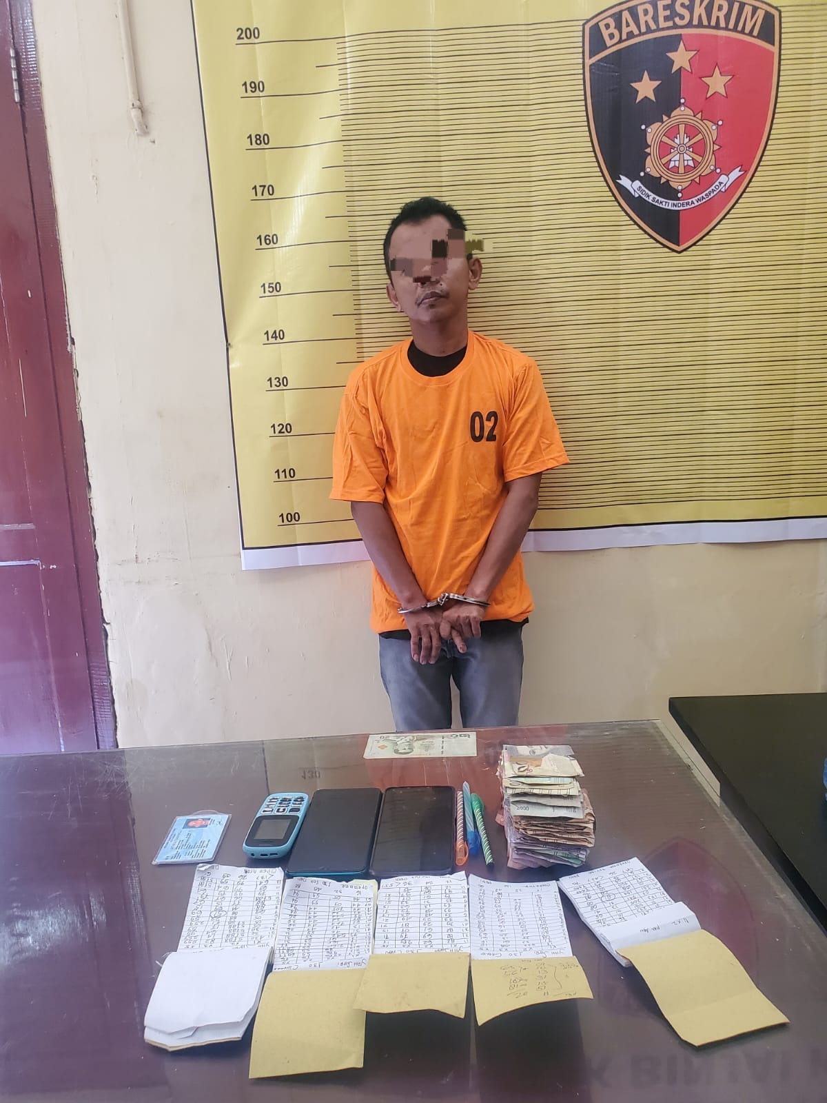 asyik-merekap-angka-pasangan,-bandar-togel-ditangkap-polisi