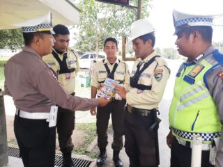 SEMBARI PATROLI, PERSONIL SUBDIT GAKKUM DITLANTAS POLDA RIAU GIAT COOLING SYSTEM GUNA SUKSESKAN PEMILU 2024