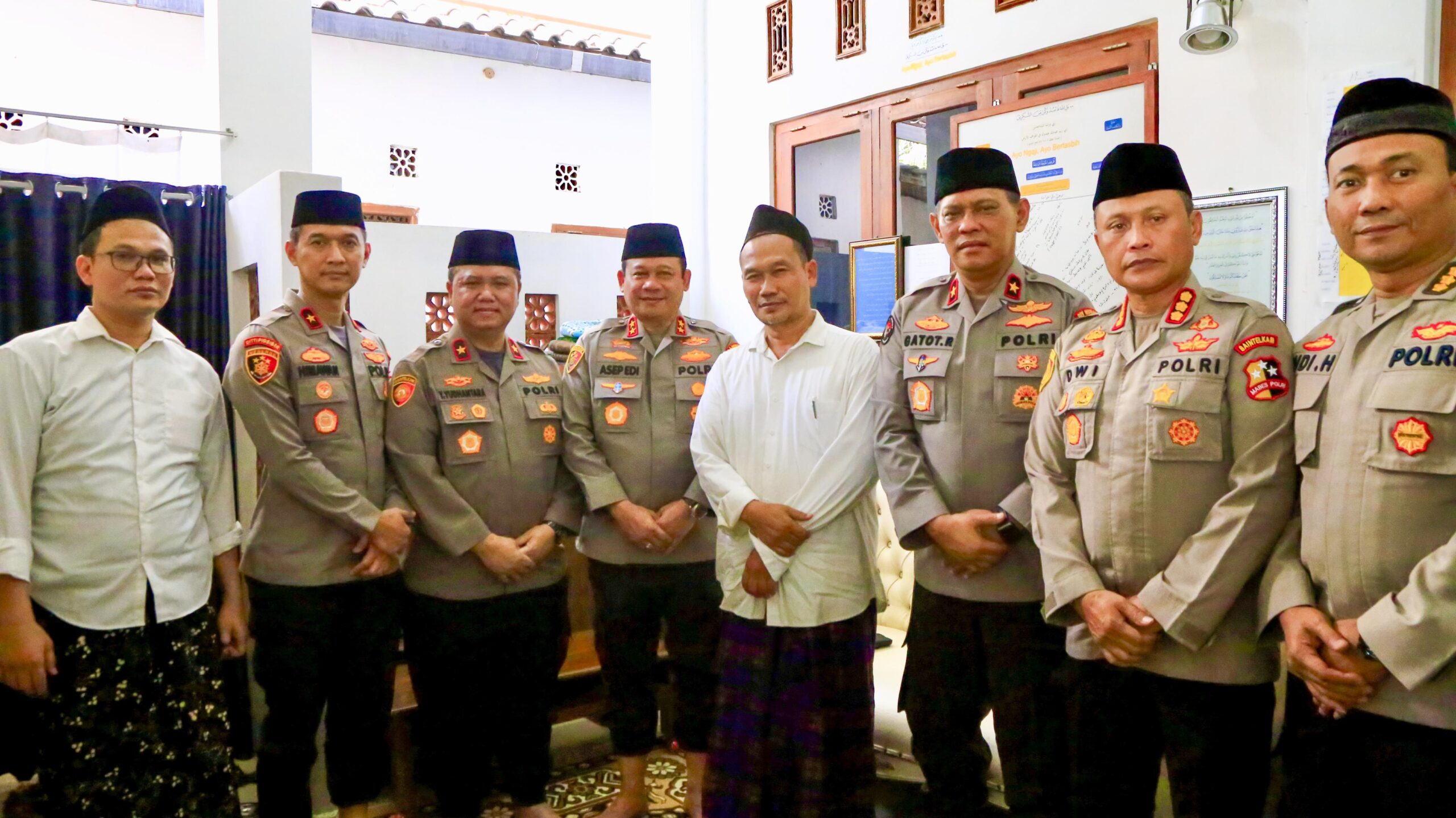 dikunjungi-kaops-ncs-polri,-gus-baha-doakan-pemilu-2024-berlangsung-aman-dan-damai