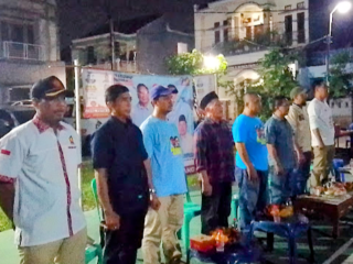 Foto : Bersama Warga RW 17 Jatimulya Kabupaten Bekasi, Helmi dan Putih Sari Bergerak Menangkan Prabowo-Gibran Menang Satu Putaran