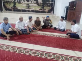 polsek-dolok-merawan-silaturahmi-dan-subuh-keliling-di-masjid-nurul-huda