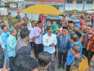pj.-gubernur-sumatera-utara-berharap-dengan-adanya-alun-alun-kota-dapat-meningkatkan-perekonomian-masyarakat-padangsidimpuan