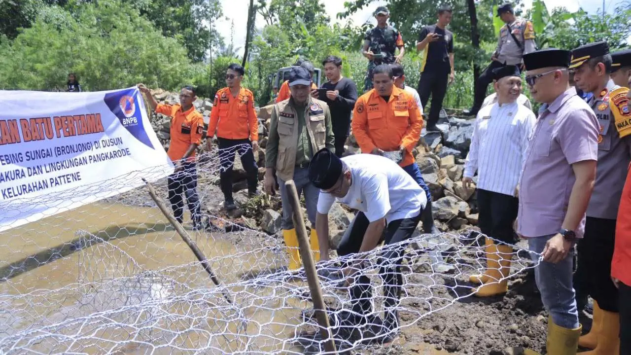 cegah-bencana,-pemkab-takalar-bangun-bronjong-di-polongbangkeng-selatan