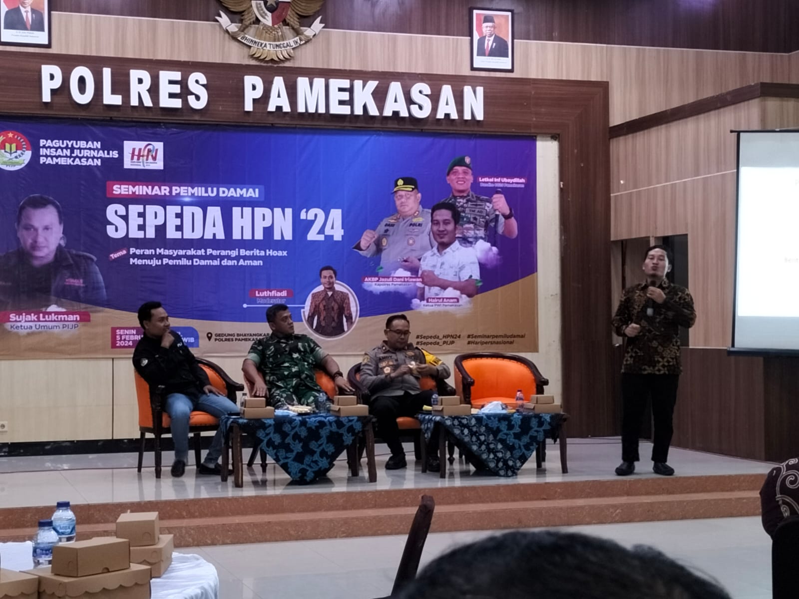 sambut-hpn-2024,-pijp-gelar-seminar-pemilu-damai-dengan-tema-peran-masyarakat-perangi-berita-hoax-menuju-pemilu-damai-dan-aman