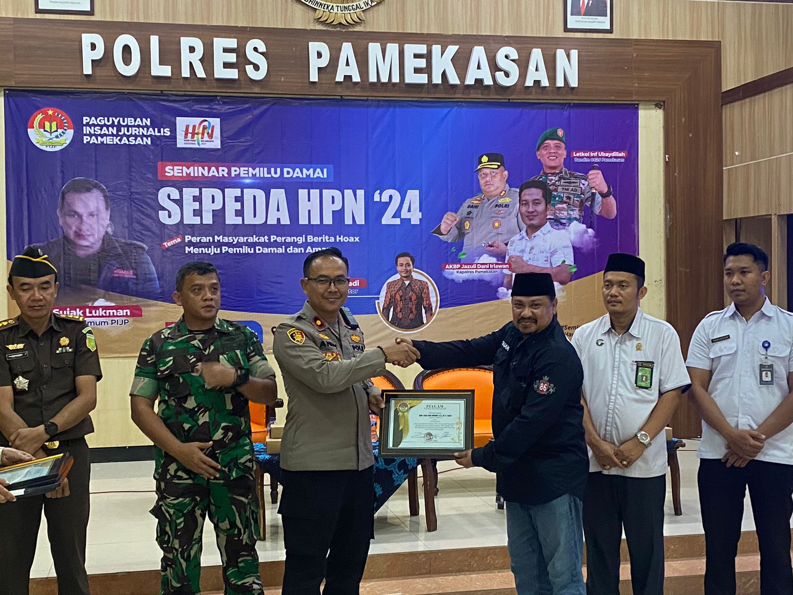 seminar-pemilu-damai,-waka-polres-pamekasan-ajak-jurnalis-perangi-berita-hoax