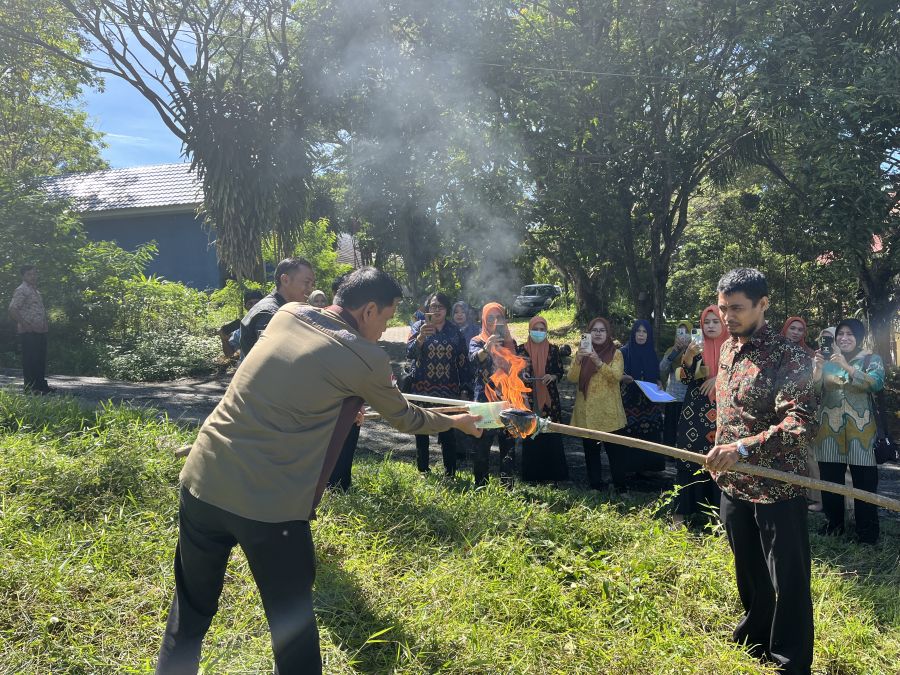 bapenda-kabupaten-luwu-utara-menarik-dan-musnahkan-sisa-dokumen-pencetakan-tahun-anggaran-2023