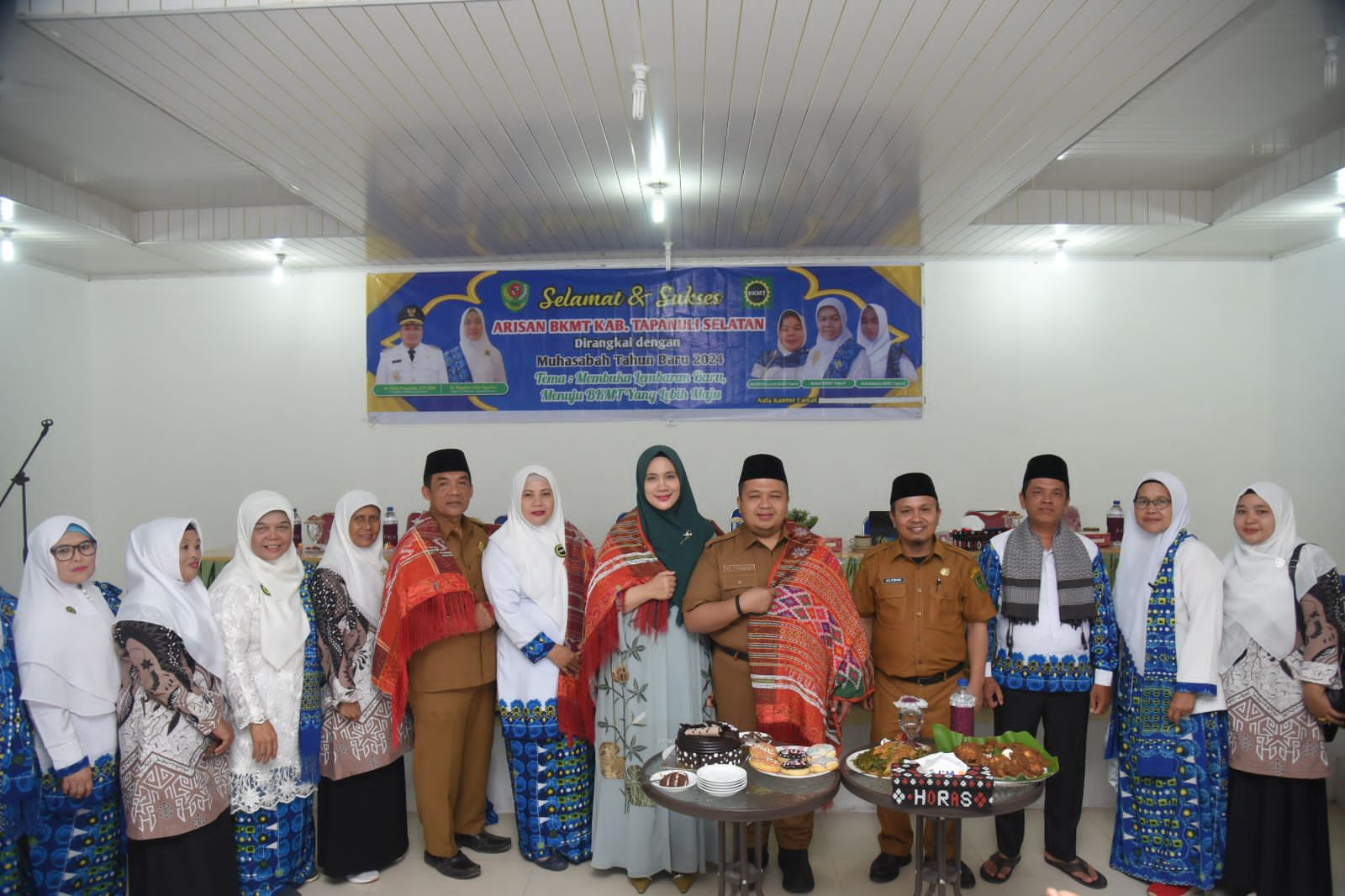 penuh-haru,-ketua-tp-pkk-tapsel-terima-surprise-saat-milad-yang-ke-42