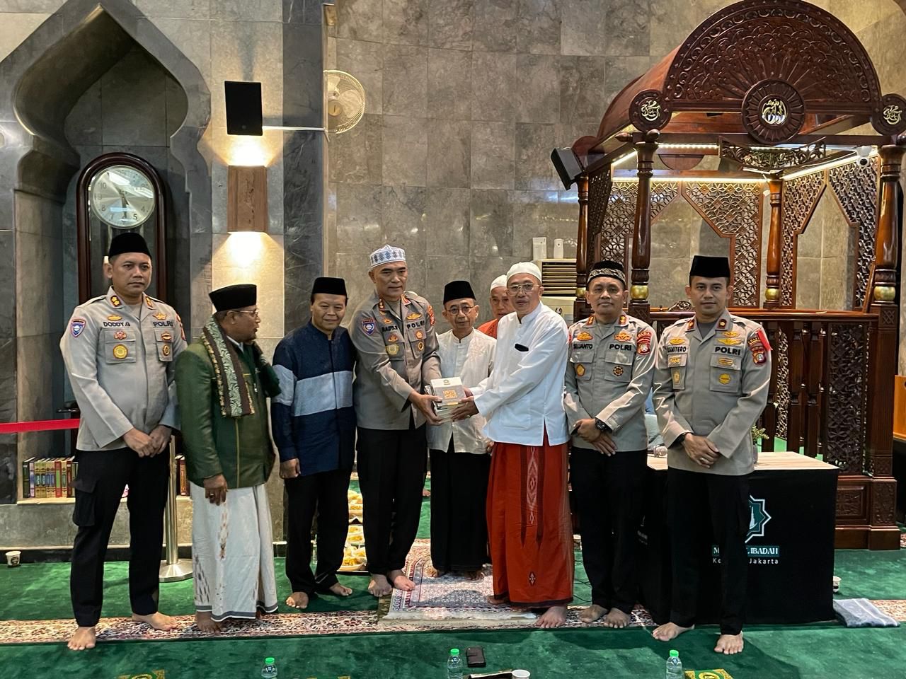 ciptakan-pemilu-damai-2024,-ditbinmas-polda-metro-jaya-adakan-sholat-subuh-keliling