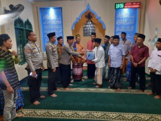 Kapolsek Kepulauan Seribu Selatan Tunjukkan Kehumanisan dengan Berikan Pompa Listrik untuk Masjid Nurul Hidayah