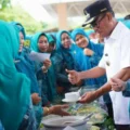 pj-bupati-takalar-–-pj-ketua-tp-pkk-buka-bazar-&-lomba-kreasi-olahan-makanan-berbahan-ikan-seafood-jagung