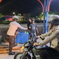 patroli-malam-dialogis-polsek-kepulauan-seribu-utara-himbau-anak-dan-remaja-hindari-tawuran