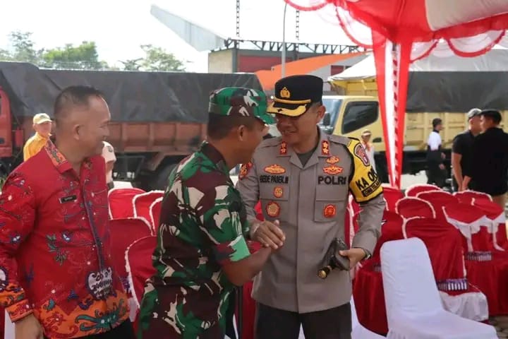 dandim-1011/klk-hadiri-pelepasan-distribusi-logistik-pemilu-2024-wilayah-kab.-kapuas