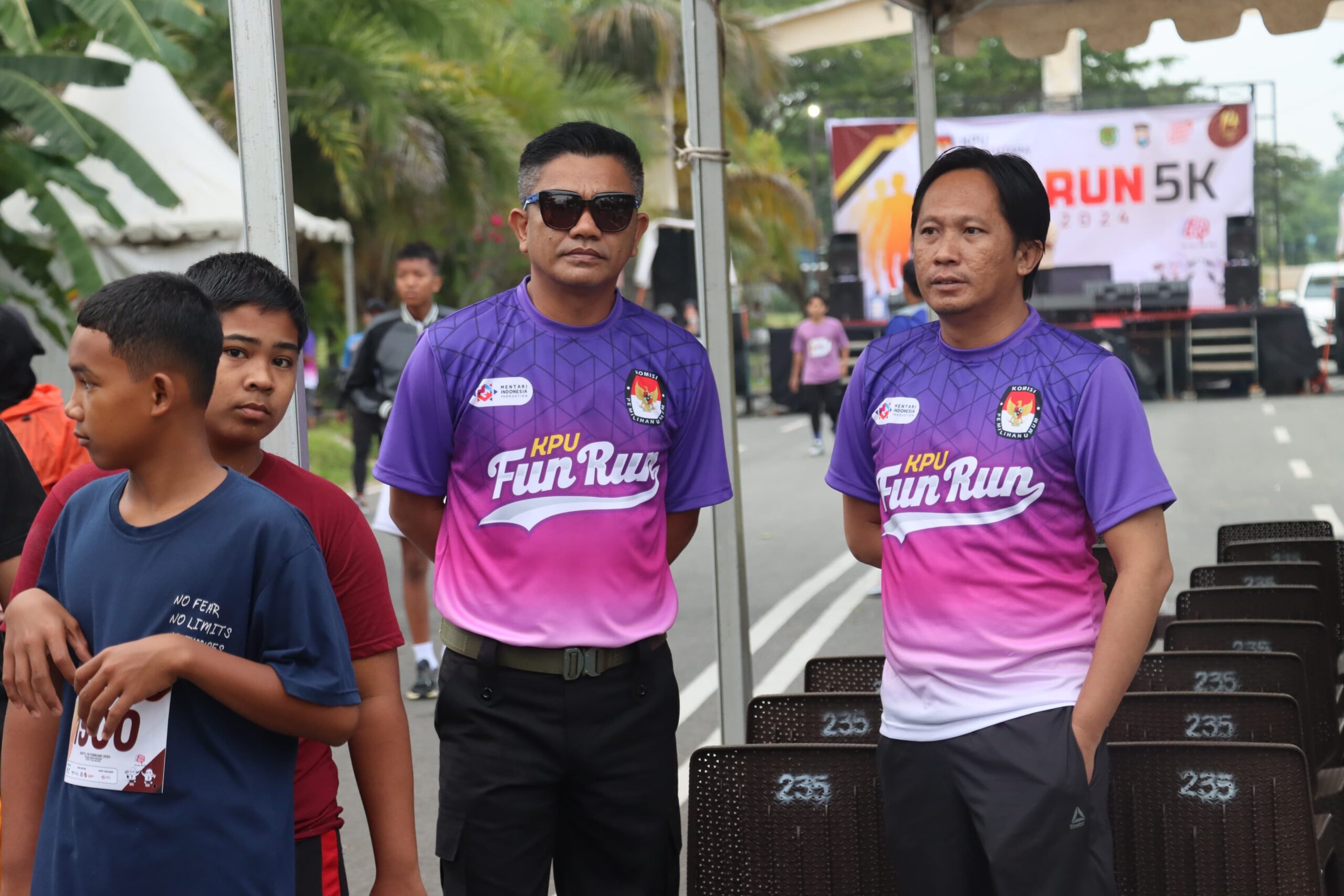 kapolres-luwu-utara-dan-ketua-bhayangkari-cabang-luwu-utara-memeriahkan-kpu-fun-run-5k:-meningkatkan-kesadaran-partisipasi-pemilu-2024-dan-gaya-hidup-sehat