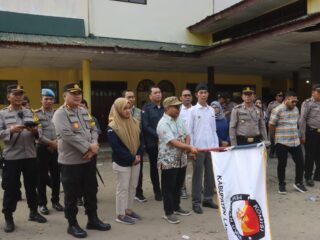 Kapolres Langkat Hadiri Keberangkatan Logistik Pemilu 2024 KPU Kabupaten Langkat ke PPK