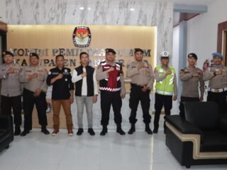 kasat-samapta-polresta-tangerang-melakukan-pengecekan-di-kantor-kpu