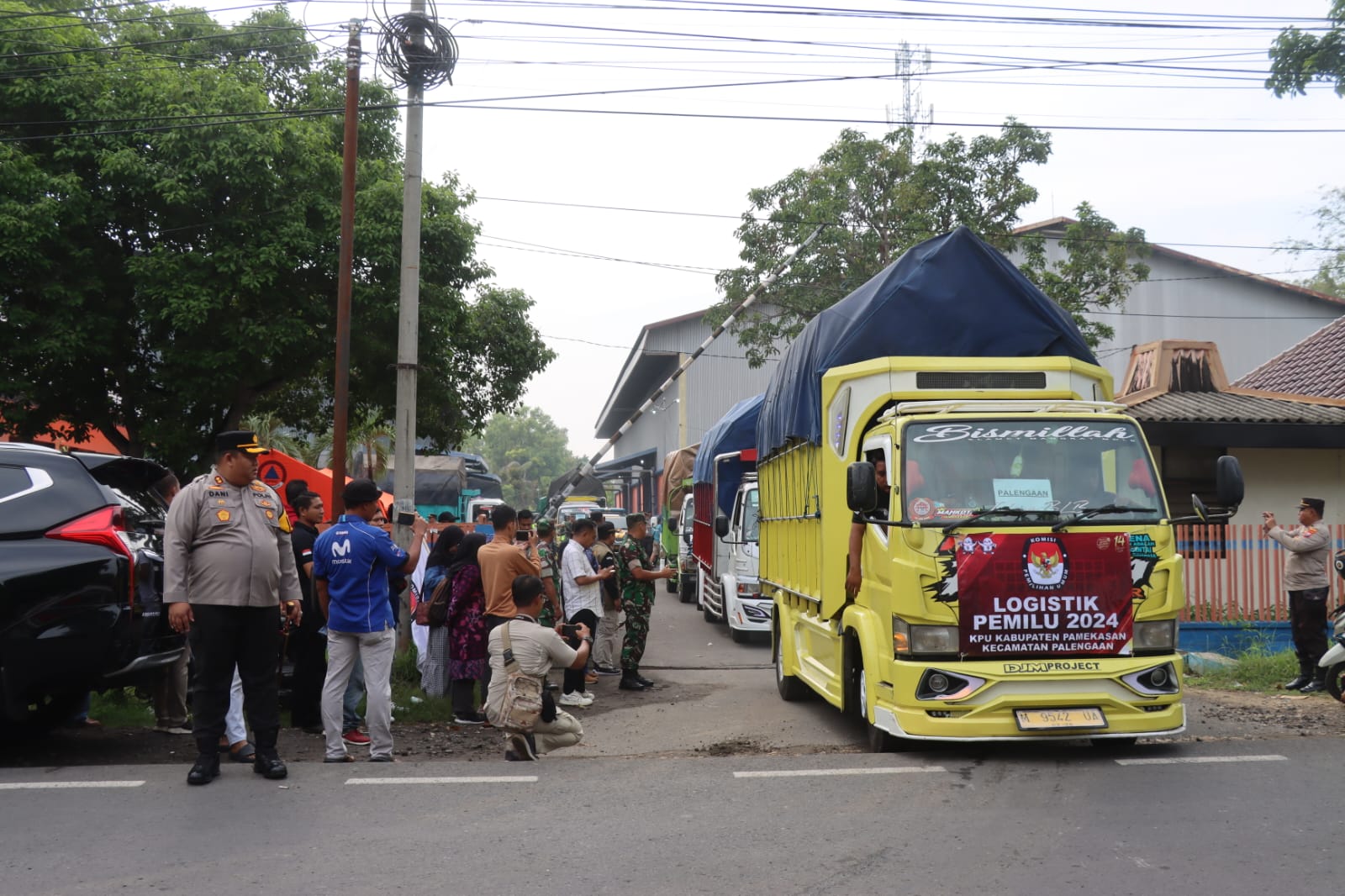 kapolres-pamekasan-hadiri-pelepasan-pendistribusian-logistik-pemilu-2024