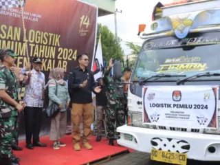 Pj Bupati Takalar Lepas Logistik Pemilu Tahun 2024