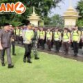 hadiri-gelar-apel-pergeseran-pasukan-pengamanan-tps-pemilu-serentak-2024,-ketua-dprd-oku-:-profesionalisme-petugas-berperan-penting-terciptanya-pemilu-yang-aman-dan-damai