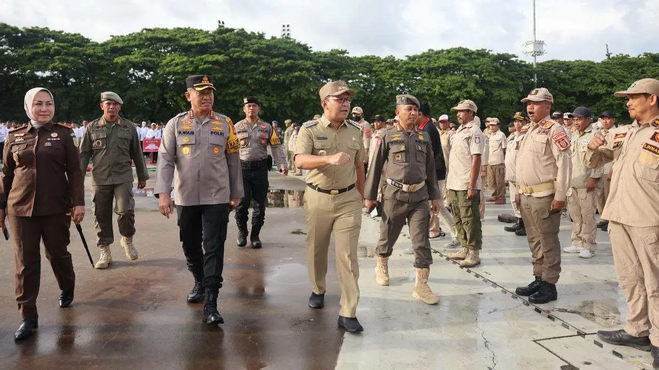 ribuan-satlinmas-satpol-pp-siap-wujudkan-pemilu-damai-berkualitas-di-makassar